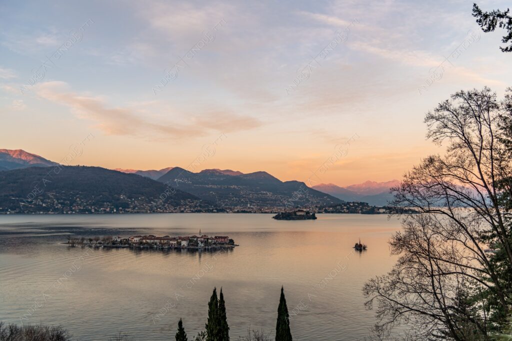 stresa piemonte italia italy lago maggiore lake loch isola dei pescatori isole borromee island riflessi reflections sole sun tramonto sunset sundown alba sunrise crepuscolo dusk twilight