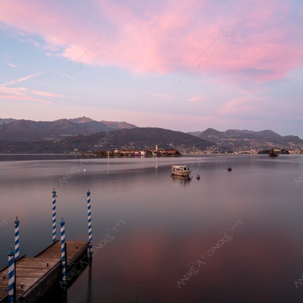 stresa piemonte italia italy lago maggiore lake loch isola dei pescatori isole borromee island riflessi reflections sole sun tramonto sunset sundown alba sunrise crepuscolo dusk twilight blue hour pontile molo pier wharf