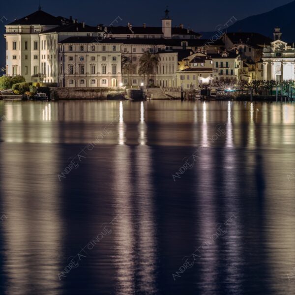 stresa piemonte italia italy lago maggiore lake loch isola bella isole borromee palazzo borromeo palace island riflessi reflections sole sun tramonto sunset sundown alba sunrise crepuscolo dusk twilight blue hour riflessi reflections lunga esposizione long exposure