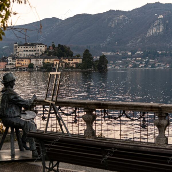 stresa piemonte italia italy lago d'orta lake loch isola island orta san giulio riflessi reflections sole sun tramonto sunset sundown alba sunrise crepuscolo dusk twilight riflessi reflections statua statue balcone balcony