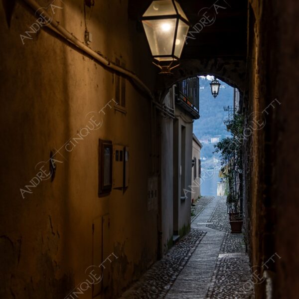 stresa piemonte italia italy lago d'orta lake loch isola island orta san giulio luci lights colori colours borgo borough village vicolo alley