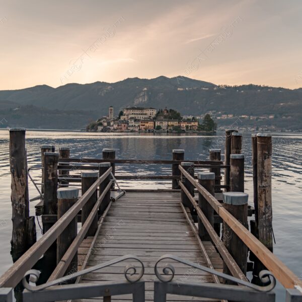 stresa piemonte italia italy lago d'orta lake loch isola island orta san giulio riflessi reflections sole sun tramonto sunset sundown alba sunrise crepuscolo dusk twilight riflessi reflections molo pontile pier wharf