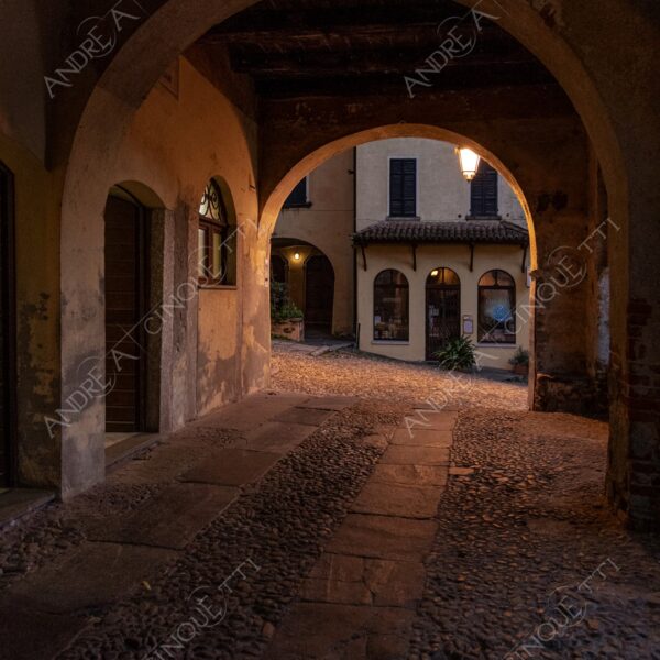 stresa piemonte italia italy lago d'orta lake loch isola island orta san giulio luci lights colori colours borgo borough village vicolo alley