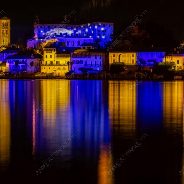 stresa piemonte italia italy lago d'orta lake loch isola island orta san giulio riflessi reflections mirror specchio luci lights colori colours lunga esposizione long exposure borgo borough village campanile bell tower belfry steeple chiesa church