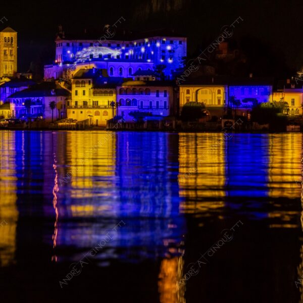 stresa piemonte italia italy lago d'orta lake loch isola island orta san giulio riflessi reflections mirror specchio luci lights colori colours lunga esposizione long exposure borgo borough village campanile bell tower belfry steeple chiesa church