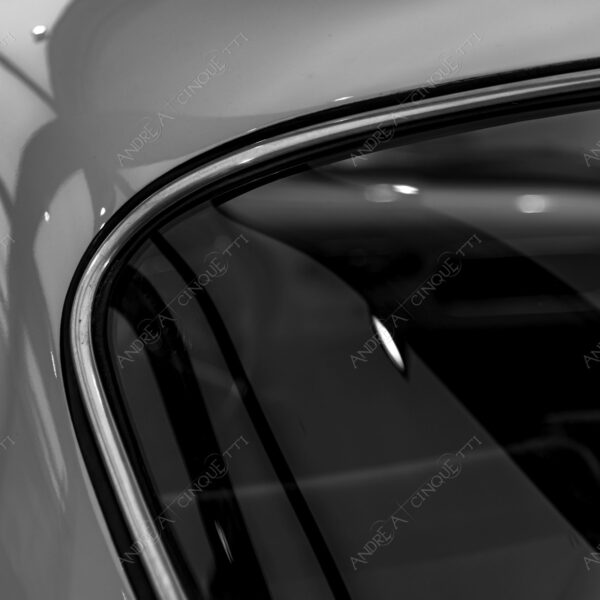 museo alfa romeo museum logo brand marchio auto antiche car ancient old bianco e nero black and white b&w silhouette luci lights cromature chrome plating dettagli particolari details