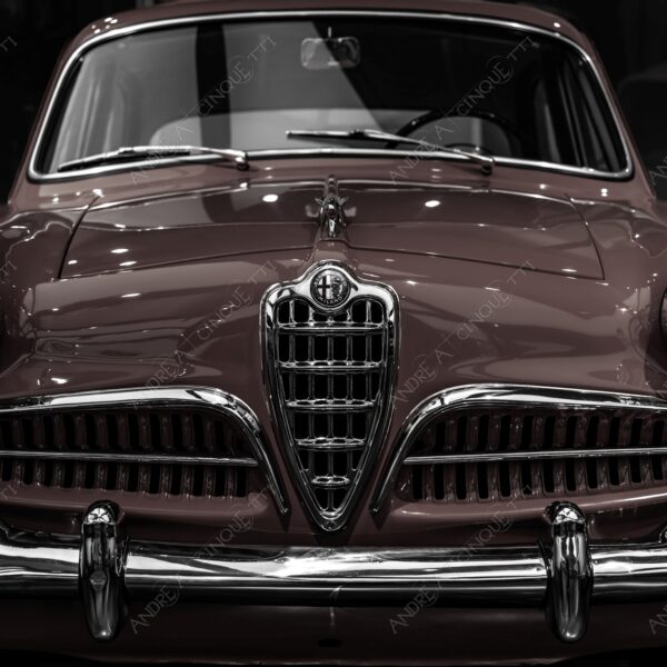 museo alfa romeo museum logo brand marchio auto antiche car ancient old bianco e nero black and white b&w silhouette luci lights cromature chrome plating dettagli particolari details