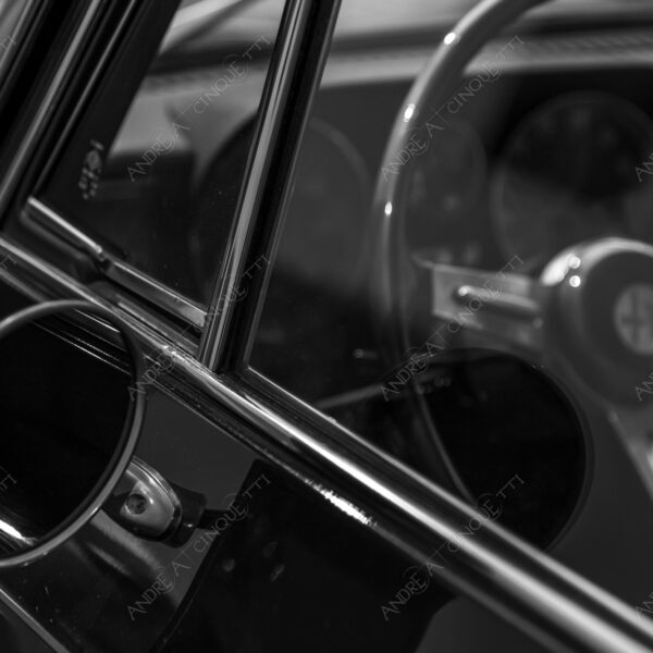 museo alfa romeo museum logo brand marchio auto antiche car ancient old bianco e nero black and white b&w silhouette luci lights cromature chrome plating dettagli particolari details