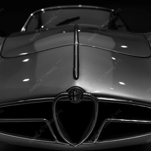 museo alfa romeo museum logo brand marchio auto antiche car ancient old bianco e nero black and white b&w silhouette luci lights cromature chrome plating dettagli particolari details
