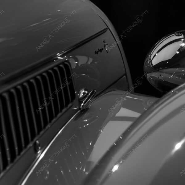museo alfa romeo museum logo brand marchio auto antiche car ancient old bianco e nero black and white b&w silhouette luci lights cromature chrome plating dettagli particolari details