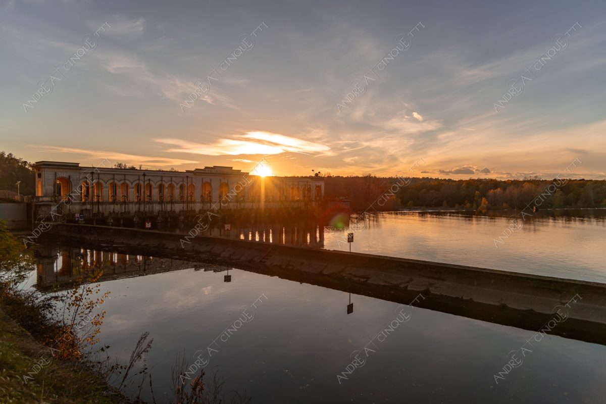 somma lombardo varese lombardia italia italy diga dam fiume river ticino canale channel canal villoresi acqua water riflessi reflections sole sun tramonto sunset sundown alba sunrise crepuscolo dusk twilight raggi di sole rays of sunshine sun rays sunbeams controluce backlight backlit